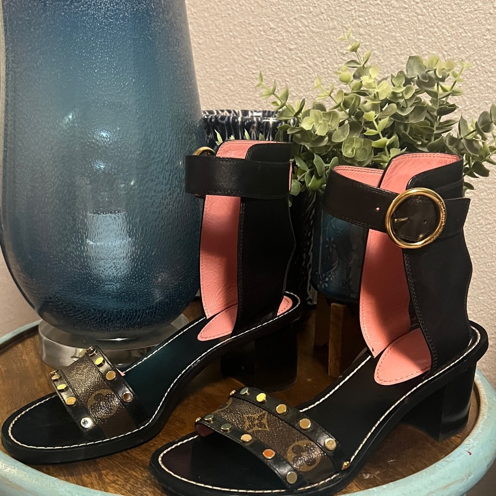 Louis Vuitton Black and Pink Heels with Gold Buckle